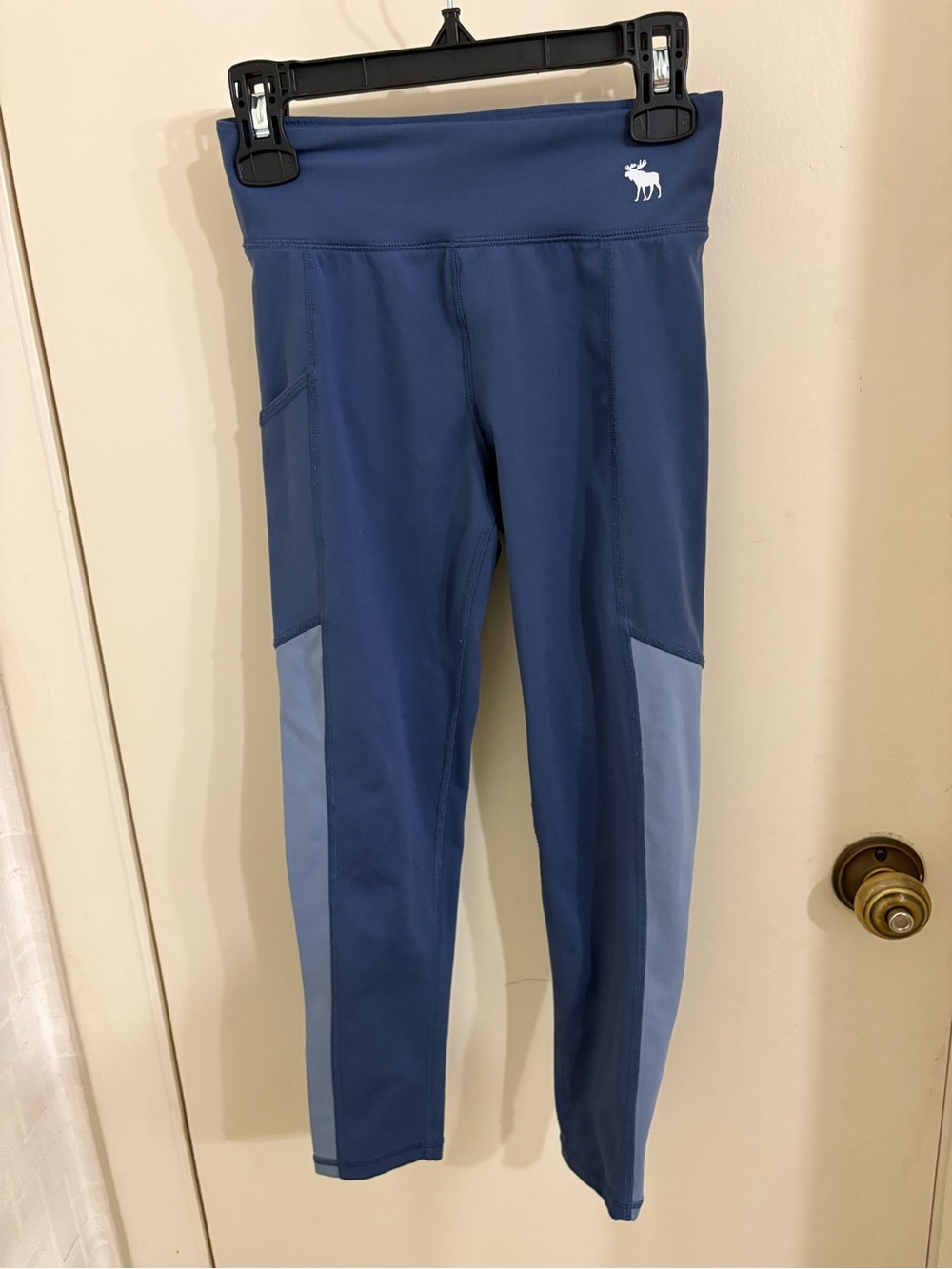 abercrombie kids navy and light blue panel active leggings